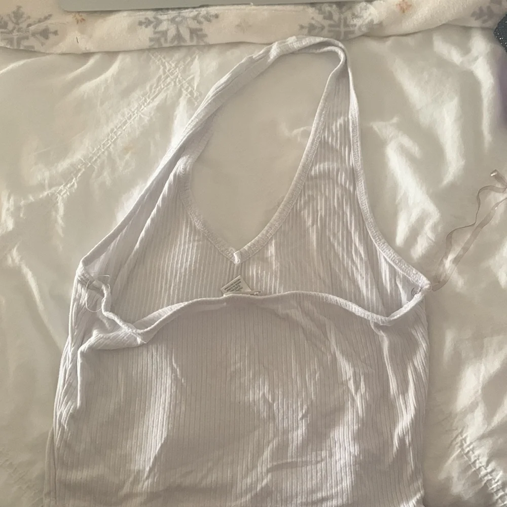 Halter top - Picture 2 of 3